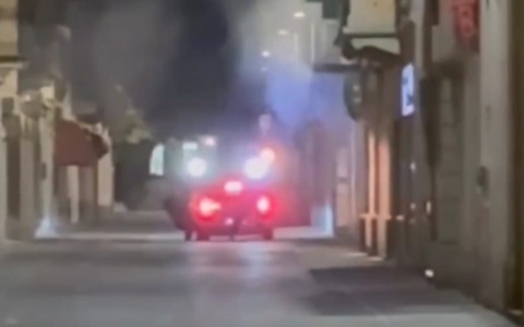 Il popolo della “movida ” esulta per l’assalto al bancomat a Casale: “Portatela via”