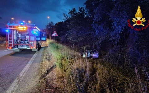 Auto fuori strada sulla Tangenziale Est di Lodi: tre minorenni tra i cinque coinvolti