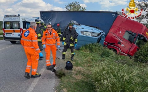 Schianto tra due auto e un camion sulla Provinciale 412: quattro feriti a Torrevecchia Pia