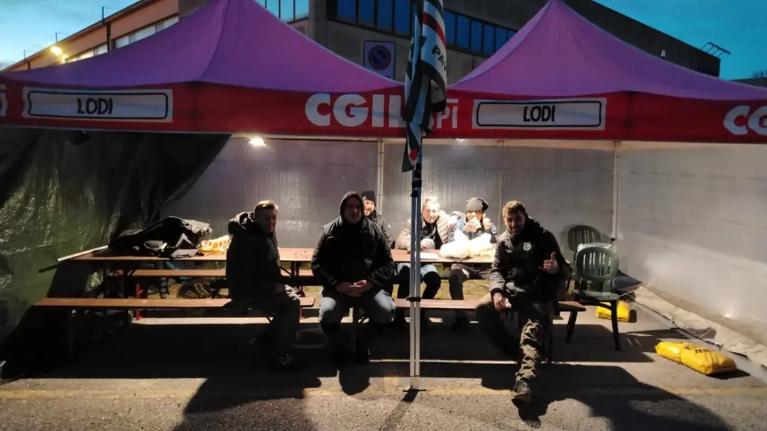 Pasqua sotto il tendone per i lavoratori AirPack di Ossago Lodigiano