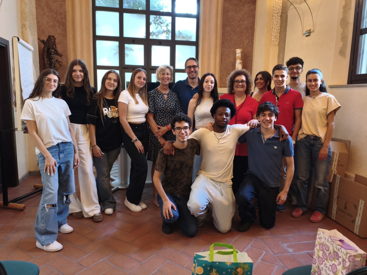 Studenti del Gandini premiati in Provincia: firmata la copertina del catalogo didattico