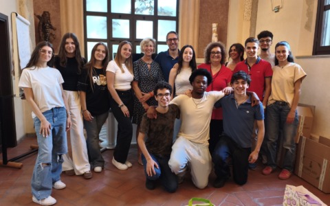 Studenti del Gandini premiati in Provincia: firmata la copertina del catalogo didattico