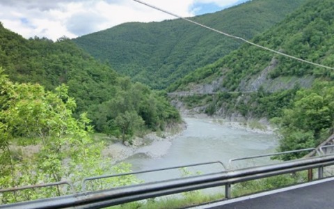 Tragedia a Marsaglia: fa il bagno nel fiume e perde la vita sul fondale