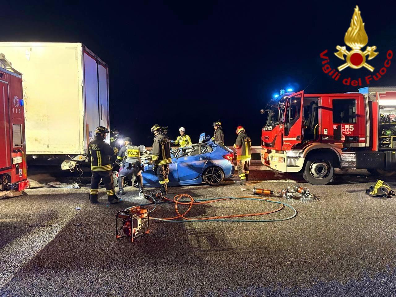 Tragico tamponamento sulla A1 nel Lodigiano: muore un ragazzo di ventidue anni