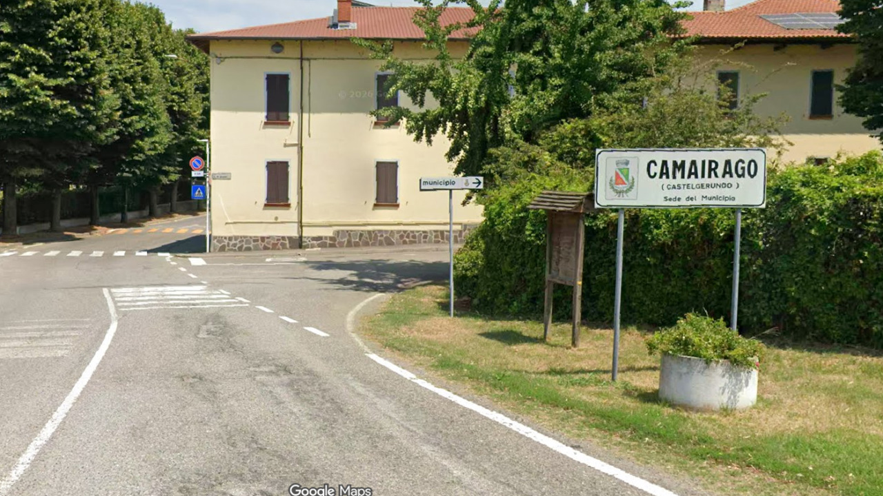 Donna accoltellata a bordo strada a Castel Gerundo: s’era fermata a soccorrere un uomo col suo cane