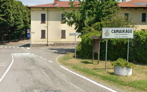Donna accoltellata a bordo strada a Castel Gerundo: s’era fermata a soccorrere un uomo col suo cane