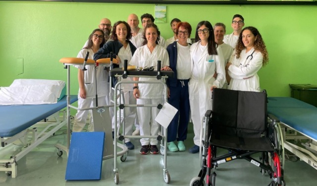Quando la gratitudine diventa cura: una ex paziente dona ausili hi-tech alla Riabilitazione di Sant’Angelo