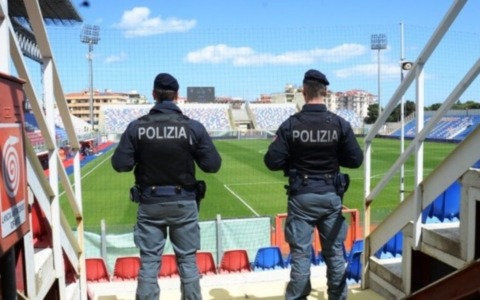 Dal calcio giovanile all’hockey di serie A1: emessi 11 Daspo dopo episodi di violenza