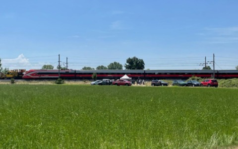 Tilt ferroviario a Livraga: incendio e blackout paralizzano l’Alta Velocità