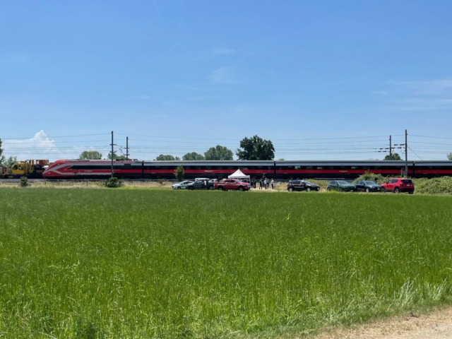 Tilt ferroviario a Livraga: incendio e blackout paralizzano l’Alta Velocità