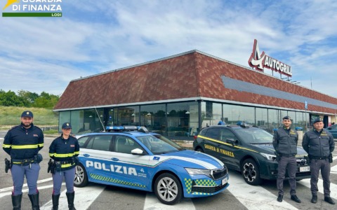 Controlli straordinari della Guardia di Finanza e della Polizia Stradale sulla A1: verifiche a tappeto nelle aree di servizio del Lodigiano