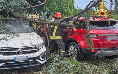 Violenta ondata di maltempo investe la provincia di Lodi: interventi per tetti scoperchiati e allagamenti