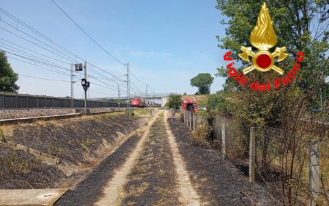 Incendio di sterpaglie blocca la linea Alta Velocità Milano–Piacenza