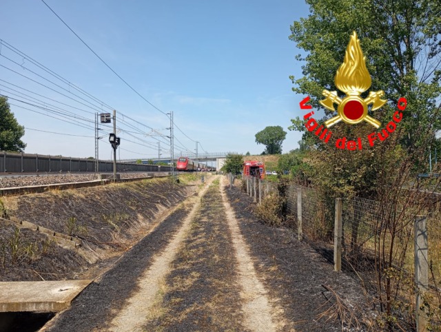 Incendio di sterpaglie blocca la linea Alta Velocità Milano–Piacenza