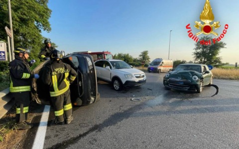 Incidente stradale sulla Via Emilia a Lodi: due automobilisti feriti