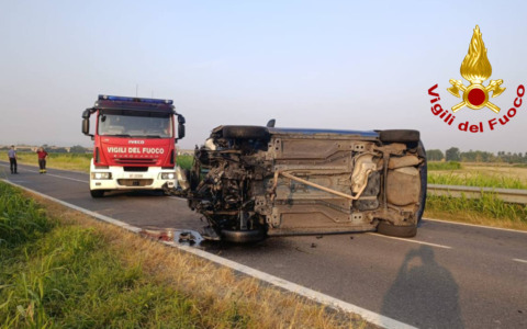 Auto si ribalta sulla sp145: ventunenne soccorsa a San Rocco al Porto