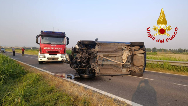 Auto si ribalta sulla sp145: ventunenne soccorsa a San Rocco al Porto