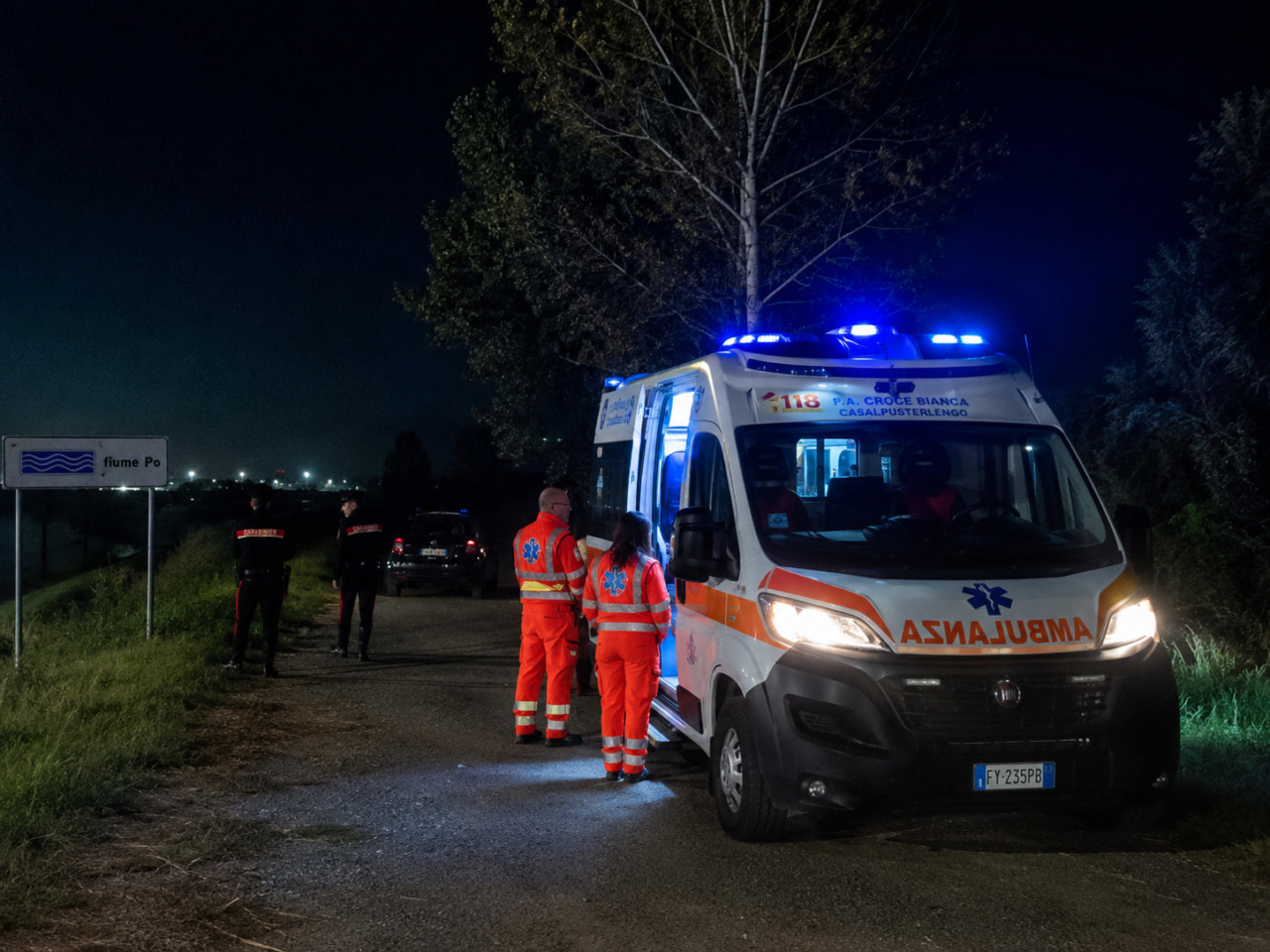 Festa in golena finisce con un 26enne ferito al collo in stato confusionale: indagini a Caselle Landi