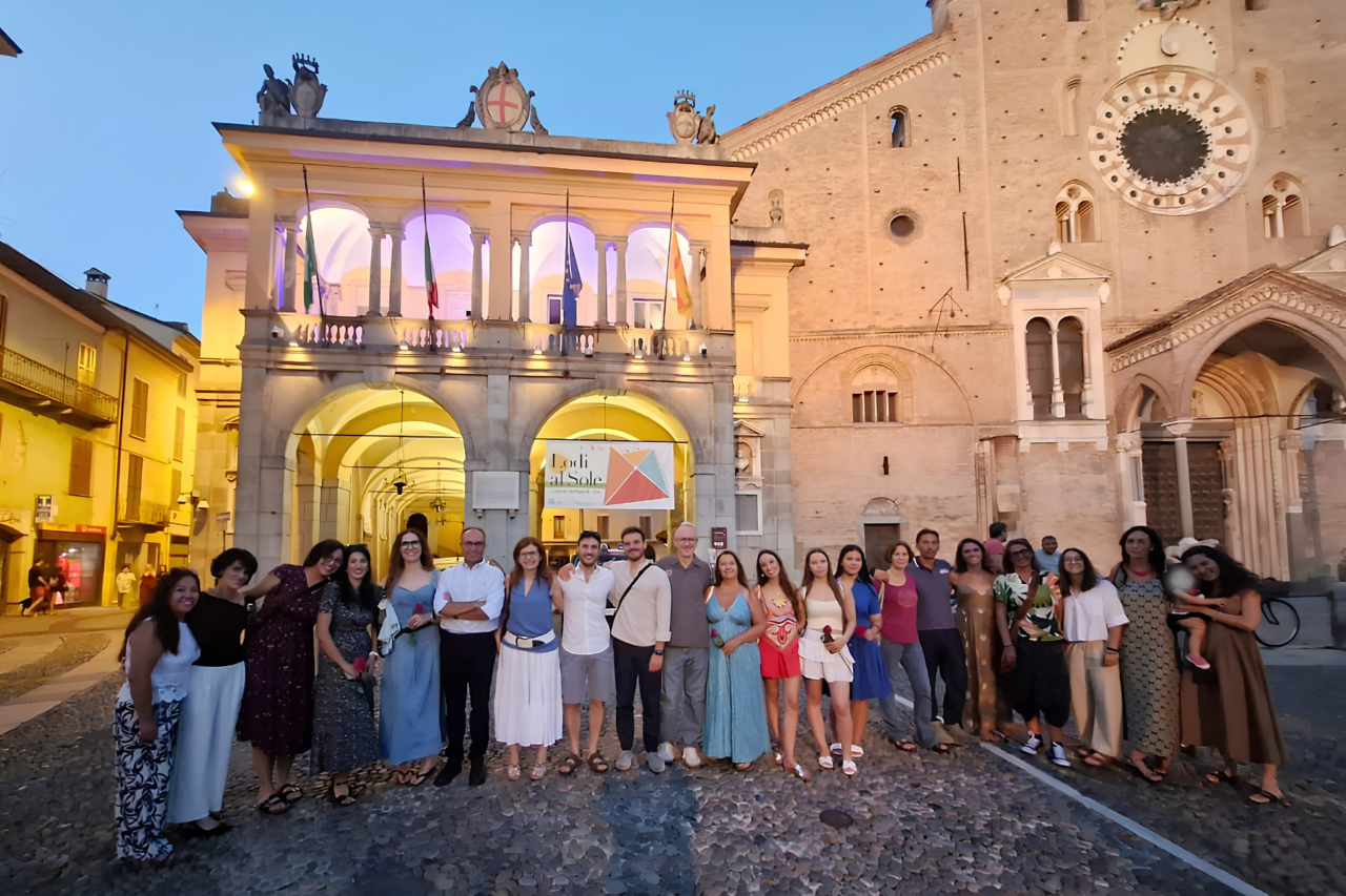 Giornata Nazionale della Neurologia: il Broletto si illumina di blu per la salute del cervello