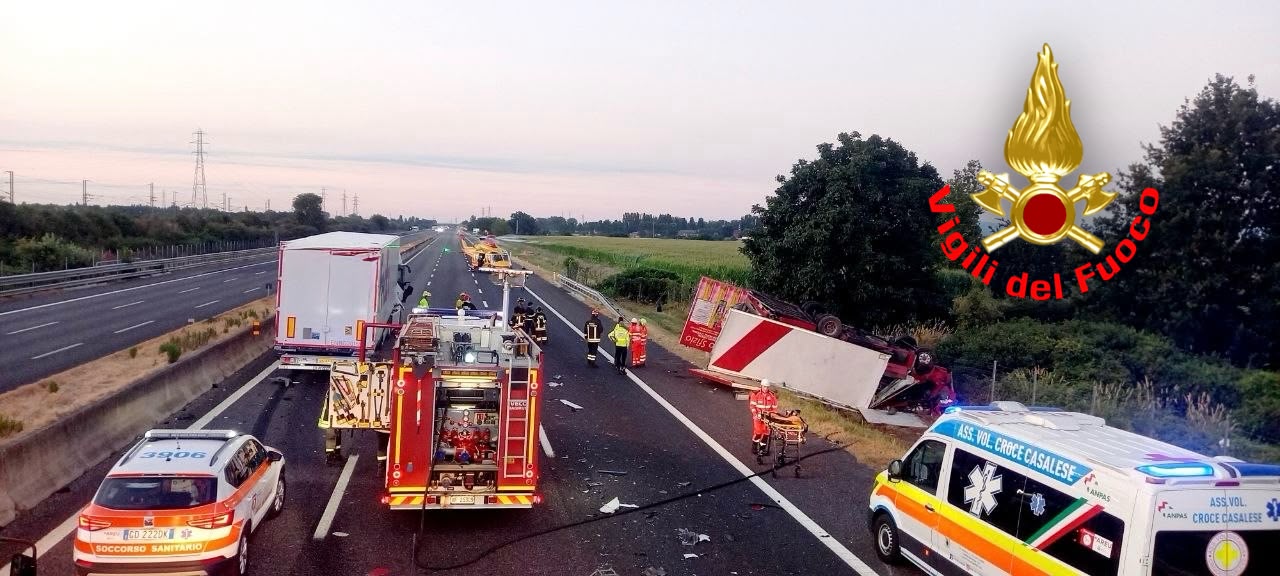Scontro tra due mezzi pesanti sulla A1: un ferito estratto dalle lamiere e trasportato in elisoccorso