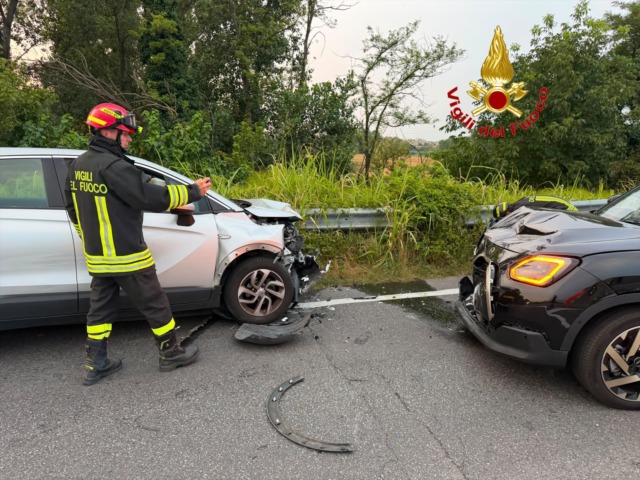 Incidente a Sant’Angelo: tre persone soccorse dopo lo scontro tra due vetture