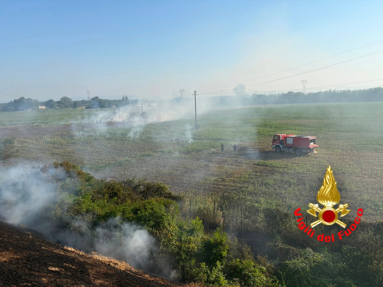 Incendio sterpaglie in A1: traffico rallentato vicino a San Rocco al Porto
