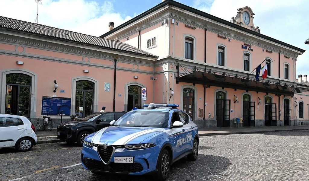 Dramma sfiorato alla stazione di Lodi: ragazza rintracciata sui binari e salvata dalla Polizia