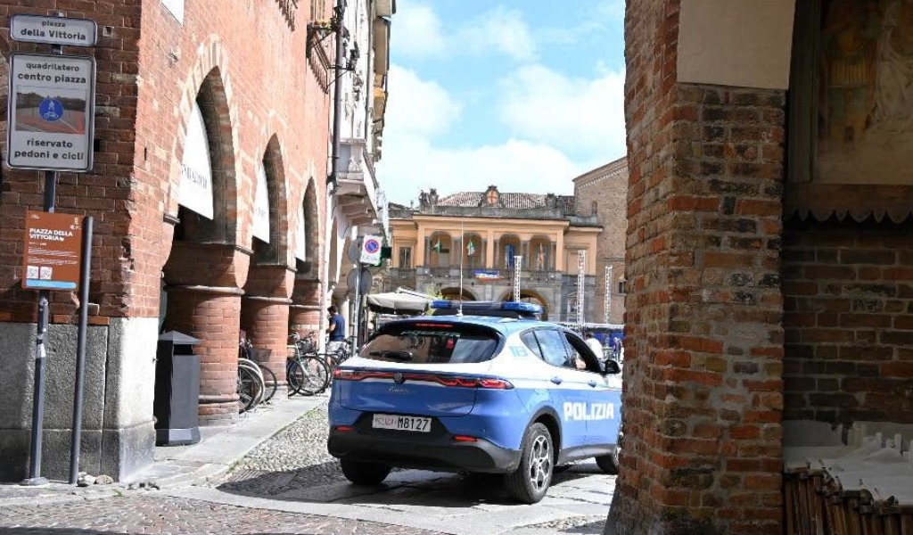 Maxi controlli della Polizia tra Lodi e Sant’Angelo: identificate 65 persone e ispezionati 8 locali