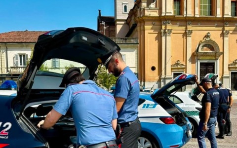 Sicurezza a Casalpusterlengo: maxi blitz interforze in città, controllati 84 cittadini e 3 locali
