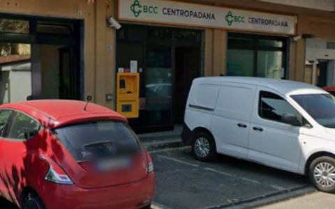 Nella notte esplode il Bancomat alla filiale BCC Centropadana di Mulazzano