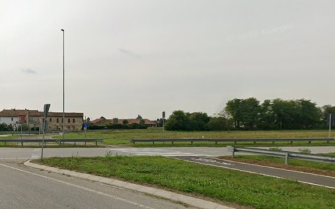 Ciclista travolto da un’automobile alla rotonda della SP26 a Cavenago d’Adda
