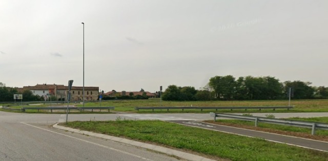 Ciclista travolto da un’automobile alla rotonda della SP26 a Cavenago d’Adda