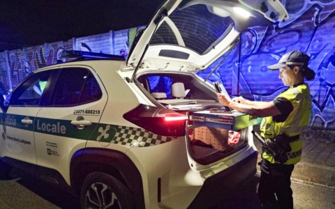 Non ha la patente e fugge dalla Polizia Locale, 19enne stangato con 5.100 euro di multa