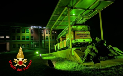 Giornata mondiale PANS e PANDAS, a Lodi la caserma dei Vigili del Fuoco si illumina di verde