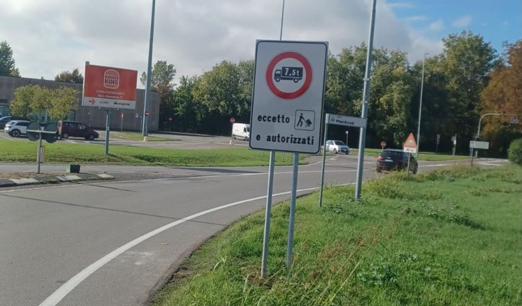 Casalpusterlengo, stop ai mezzi pesanti in Viale Mantova: firmata l’ordinanza