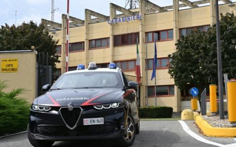 Anziana cade in giardino e passa la notte al freddo, salvata dall’intervento dei Carabinieri