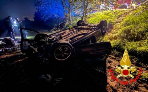 Auto ribaltata a Casalpusterlengo: 22enne ferita trasferita all’Ospedale di Cremona