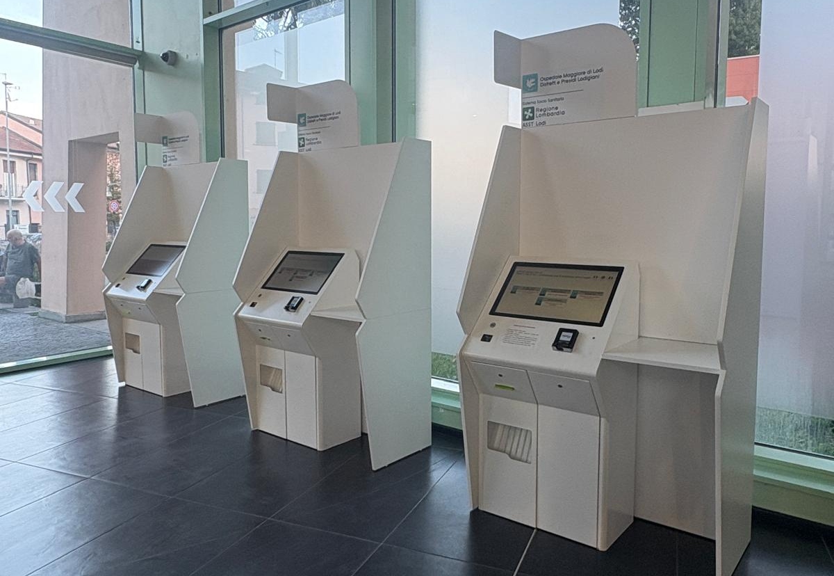 Allestite tre postazioni digitali “salta coda” nella hall dell’Ospedale di Lodi per snellire le file